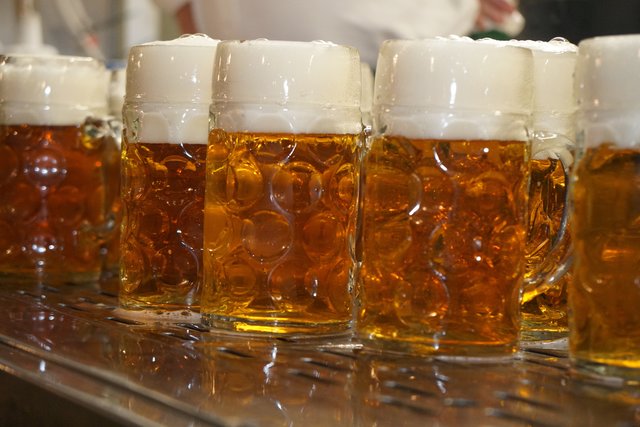 Ein Maß Bier kostet dieses Jahr im Festzelt auf der Michaelismesse 8,10 Euro.