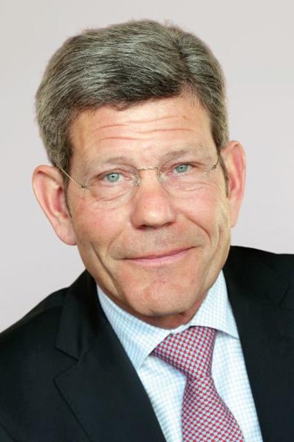 VDA-Präsident Bernhard Mattes sieht einen großen Wandel auf die Automobilindustrie zukommen. Wie genau das alles aussehen könnte, verrät er im mid-Interview.