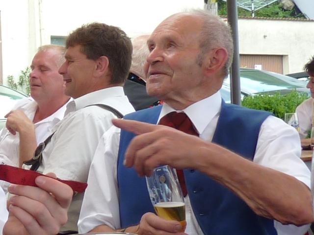 Anton Hock am 24. August 2019 mit 87 Jahren vor dem Einzug zur Michaelismesse Miltenberg.