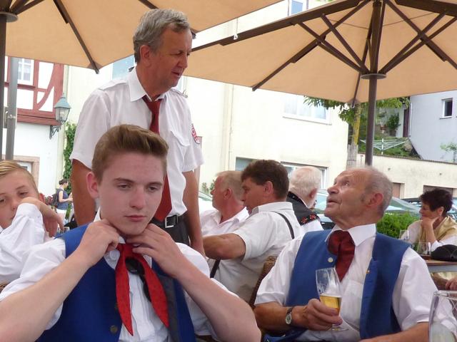 Anton Hock am 24. August 2019 mit 87 Jahren vor dem Einzug zur Michaelismesse Miltenberg.