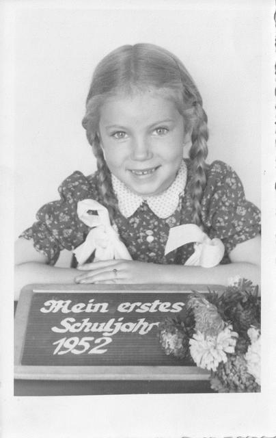 Hildegard Rudat aus Miltenberg im ersten Schuljahr.