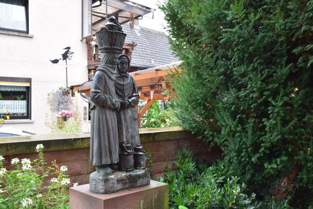 Die Leiderer Milchmädchen brachten nicht nur Milch nach Leider - sondern auch Neuigkeiten aus der Stadt | Foto: Wolfgang Giegerich