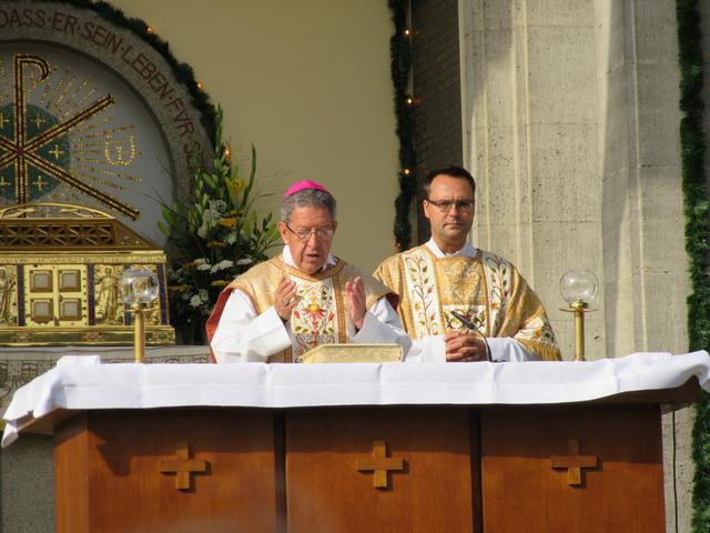 Erzbischof Edmondo Abastoflor aus La Paz beim Pontifikalamt | Foto: Friedrich Frank
