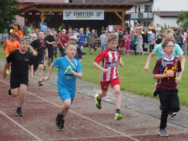 Der jährliche Sponsorenlauf am Freitag nach Christi Himmelfahrt ist eines der sportlichen Projekte, die die Verbandsschule in Faulbach seit Jahren regelmäßig durchführen. | Foto: Verbandsschule Faulbach