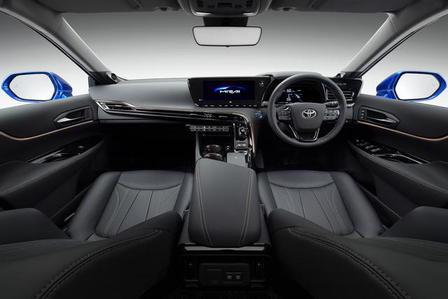 Repräsentativer Eindruck: die Kommandozentrale des neuen Toyota Mirai mit 12,3-Zoll-Display im Zentrum des Armaturenbretts.