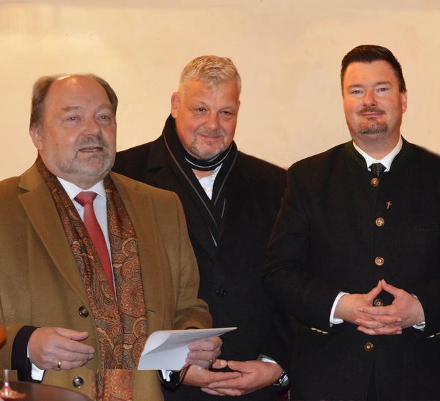 von links nach rechts: Bürgermeister Demel (Miltenberg), Bürgermeister Grün (Bürgstadt) und Pfarrer Kölbel bei der Begegnung im alten Rathaus Miltenberg | Foto: Martin Scharbert