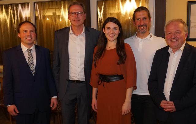 Zuversichtlich und optimistisch gehen die Freien Wähler in die Kommunalwahl 2020, v.l. mit Vorsitzendem Andreas Fath (Bürgermeister in Wörth, Kreisrat), Thomas Zöller (stellvertretender Landrat, Bürgermeister von Mönchberg, Kreisrat) Kreisgeschäftsführerin Jessica Klug (Obernburg), Gemeinderat Thomas Becker (Elsenfeld) und Kreisrat und MdL a.D. Dr. Hans-Jürgen Fahn (Erlenbach).
