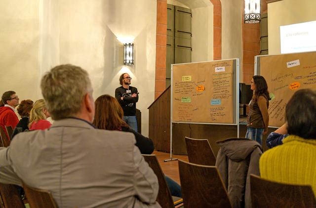 In den Arbeitsgruppen des Elternforums entstanden zahlreiche Ideen, die am Ende präsentiert wurden und Einfluss in die künftige Ausgestaltung der Familienbildung im Landkreis finden sollen.