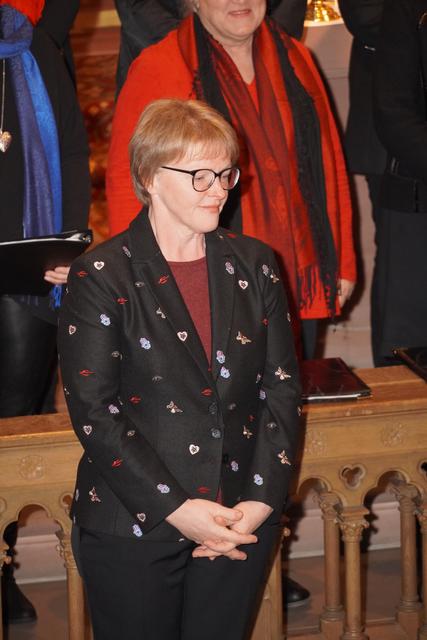 Dirigentin Olga Bohn-Kaliakina beweist viel Empathie bei der Auswahl und Umsetzung der Chorbeiträge. Neuzeitliche und klassische Melodien schaffen eine rhythmisierende Darbietung. Bekannte und neue Stücke
gefallen den applaudierenden Gästen, die sich am gemeinsam gesungenen Schlusslied  "Tochter Zion, freue dich"  ( Text: Friedrich Heinrich Ranke; Melodie: G.F.  Händel ) einsatzfreudig beteiligen.
