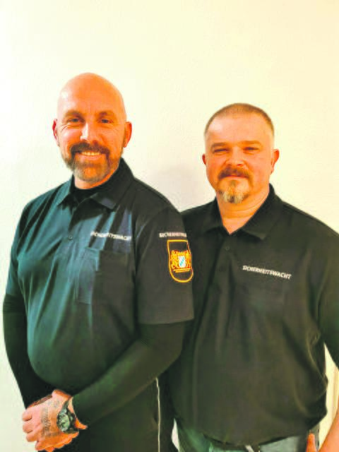 Jörg Anuth (links) und Alexander Weber sind frischgebackene Mitglieder der Sicherheitswacht und verrichten ihren ehrenamtlichen Dienst im Zuständigkeitsbereich der Polizeiinspektion Obernburg.