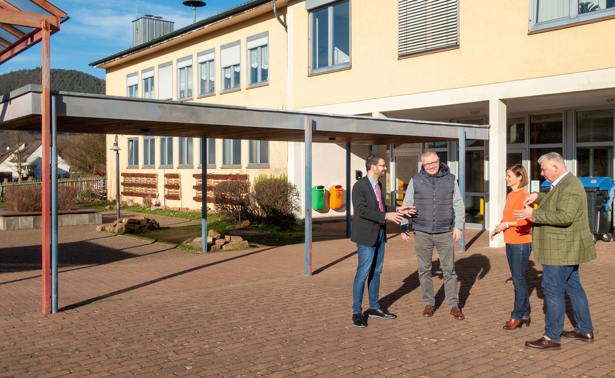 Gemeindebesuch in Bürgstadt: Hohe Investitionen in Wohnen und Bildung