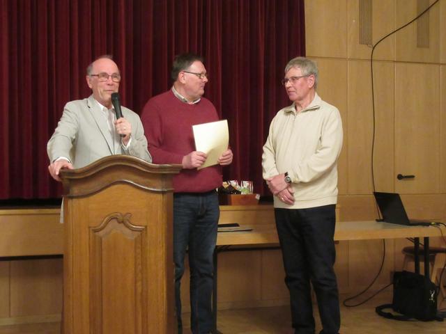 Verabschiedung von Robert Frank (rechts) nach 38 Jahren als ehrenamtlicher Leiter der Bücherei | Foto: Friedrich Frank