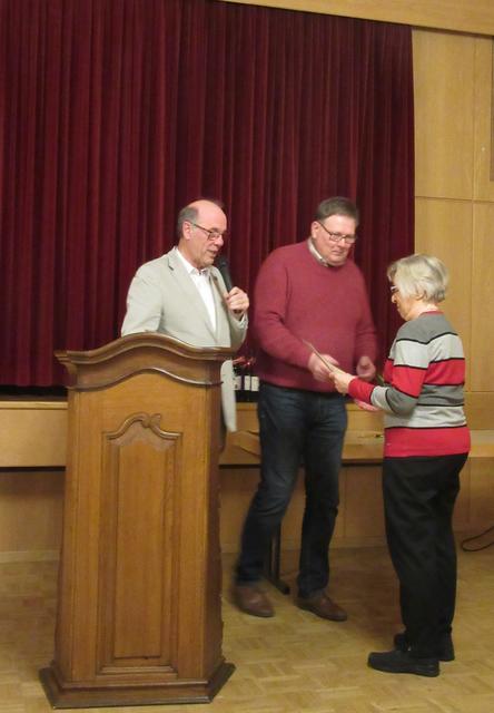 Verabschiedung von Anni Reith (re) nach 30 Jahren Singen bei den Kantoren | Foto: Friedrich Frank