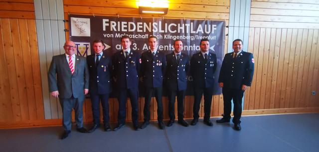 Abordnung der Feuerwehr Trennfurt mit Kommandant Peter Schönert (rechts) und Dienstherr Bürgermeister R. Reichwein (links)
