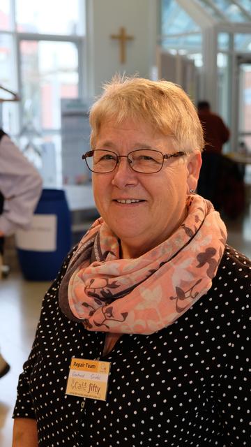 Gertrud Griebel aus Elsenfeld ist seit 2 Jahren für das Repair Cafe an der Nähfront tätig. | Foto: Sylvia Kester