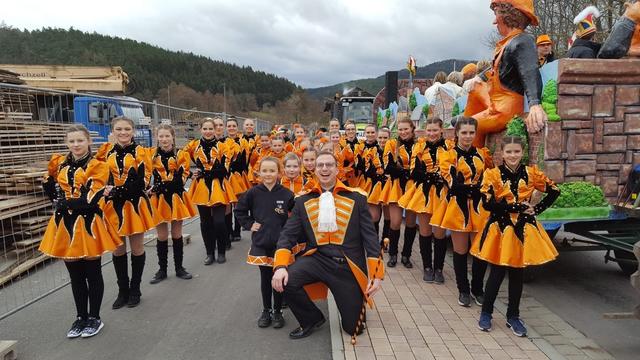 Alle Garden sind beim Kreisfaschingsumzug 2020 mit ihrem Haus- und Hofmarschall Christian Zink (vorne) dabei. | Foto: privat