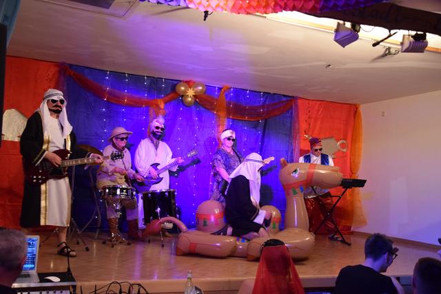 Die Oldies-Band von links nach rechts:
Gerda Horn, Hilde Berberich, Anita Edwell, Margot Knörzer, Egon Schmitt und Werner Hilbert. 