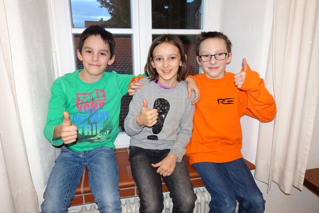 Brandon, Ruby und Joseph Shriver (von links) aus Mömlingen: „Wir drei waren bereits mehrmals bei ´Musik macht Spaß´ dabei. Singen macht einfach Spaß und mit Freunden zusammen ist es einfach schön. Bei ´Musik macht Spaß´ lernt man andere Kinder kennen, erfährt nebenbei viel über Tanzen und Singen. Wir singen lustige Lieder (und die Snacks schmecken lecker).“
 | Foto: privat