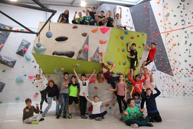 Die Klasse 5a des HSG beim Klettern