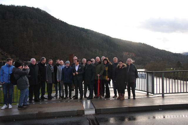 Hoffen auf eine baldige Unterzeichung des Staatsvertrags: Die Beteiligten beim Vor-Ort-Termin in Freudenberg letzte Woche. | Foto: Andrea Kaller-Fichtmüller
