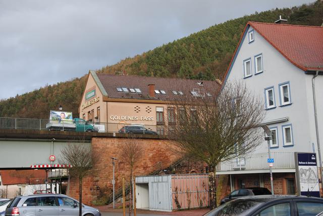 Fahrzeuge, die sich auf der Brücke zurückstauen, sind alltägliches Bild in Freudenberg. | Foto: Andrea Kaller-Fichtmüller