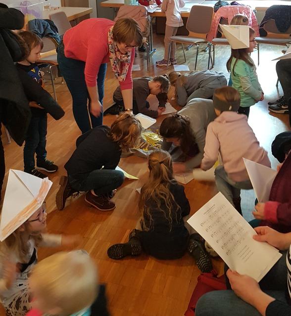 Voller Eifer sind die Kinder bei der Sache