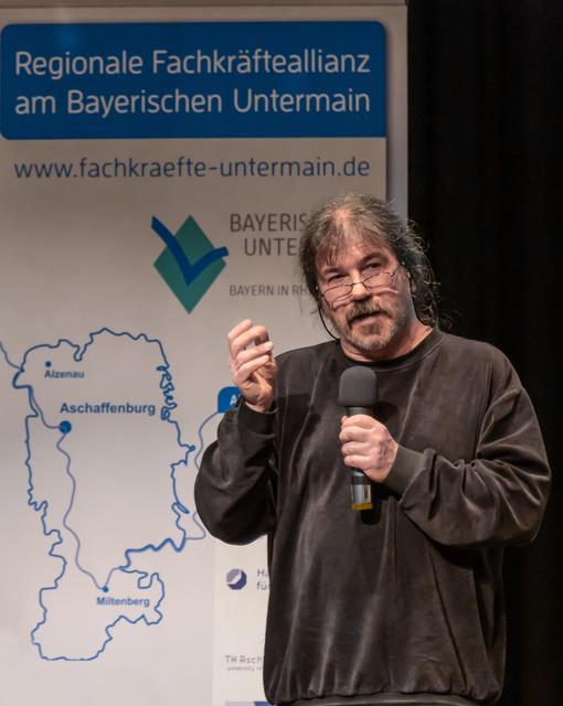 Einen kritischen Blick auf die Digitalisierung sowie die Herausforderungen für die Arbeitswelt warf Welf Schröter.