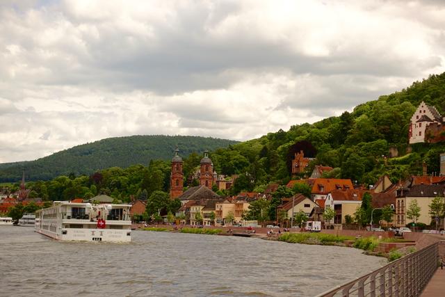 Kommen und gehen ...auf dem Main in Miltenberg. 