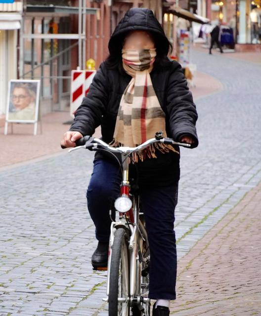 Nur wenige Menschen halten sich in den Städten der Region auf.