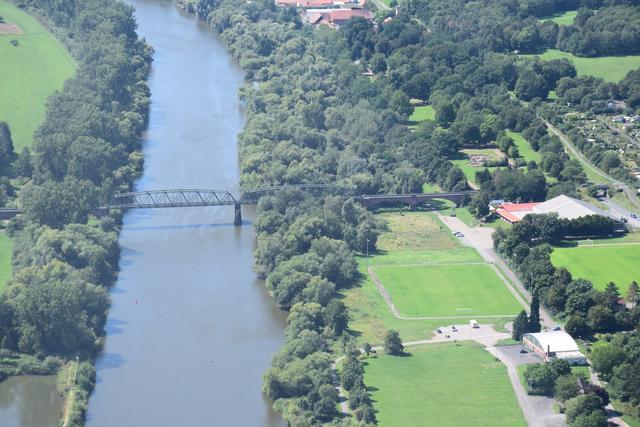 Main und Eisenbahnbrücke | Foto: Wolfgang Giegerich