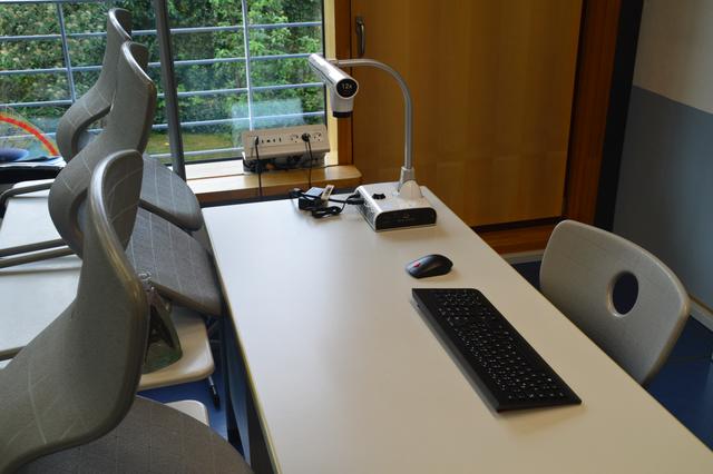 Wo früher Kreide und Tafelschwamm lagen, gibt es jetzt USB und HDMI.