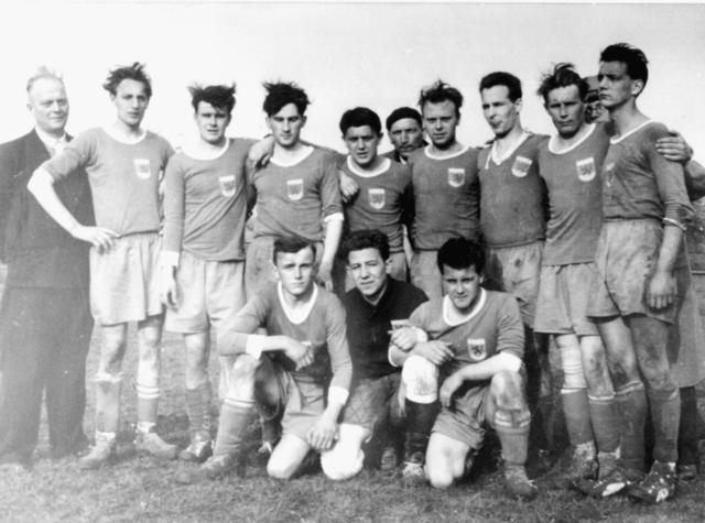 Die erste Meisterschaft der SG Eintracht Kleinheubach im Jahr 1958 mit Ehrenvorstand Karl Suffel. | Foto: SG Eintracht Kleinheubach