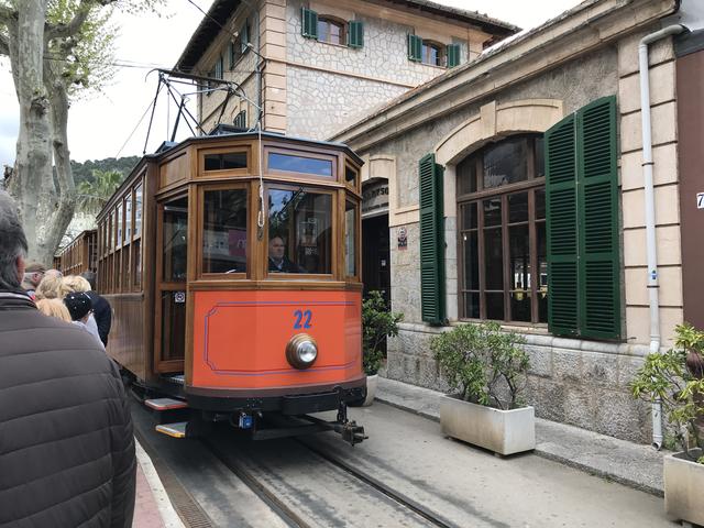 Der rote Blitz - Tren de Sóller - historische Eisenbahn 
