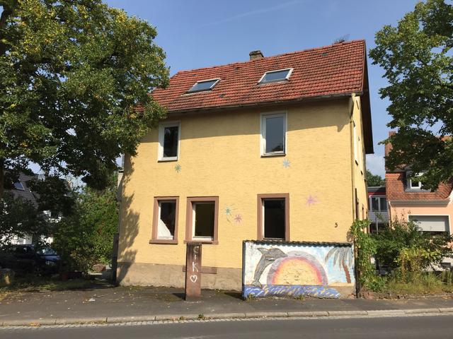 So sah das ehemalige 120 Jahre alte Schusterhaus vor der Renovierung aus.