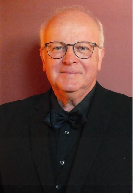 Bernhard Wehle, Musiklehrer a. D. am Gymnasium Erlenbach,
Herausgeber der Edition 2020 der "Erlenbacher Messe".