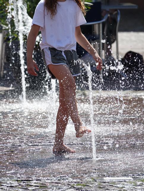 Der erfrischende Brunnen am Engelplatz ist etwas Besonderes für Junge und Junggebliebene!