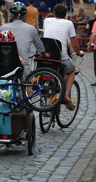 Bewundernswert! Unterwegs durch Miltenberg auf großen und kleinen Rädern! 