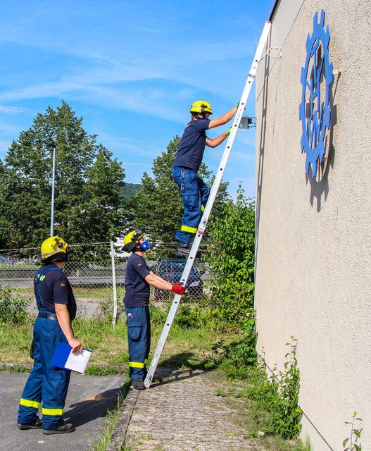 Richtiger Umgang mit Steckleitern
