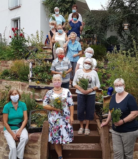 Kräuterbüschel-binden zu Coronazeiten | Foto: Klaus Lurz
