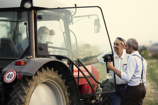 Moderne Zeiten: Auf ihrer Facebook-Seite waren schon mehrere Hundert Zuschauer dabei, als die knallroten Tomatenfeldern an den Hügeln der Emilia-Romagna besucht wurden.