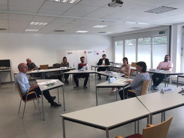 Für die Kooperationspartner beim Aktionstag konnte DGB Kreisverbandsvorsitzender Björn Wortmann, die Bürgermeisterin der Stadt Aschaffenburg Jessica Euler, für die Diakonie Wolfgang Grose und Lucy Heyder, für die Caritas Christoph Schlämmer, für die Agentur für Arbeit Christine Mann und für die SQG Susanne Trunk begrüßen. Zudem waren Stephan Parkan, 2. Bevollmächtigter der IG Metall sowie Tobias Schürmann von Ver.di dabei. | Foto: Björn Wortmann