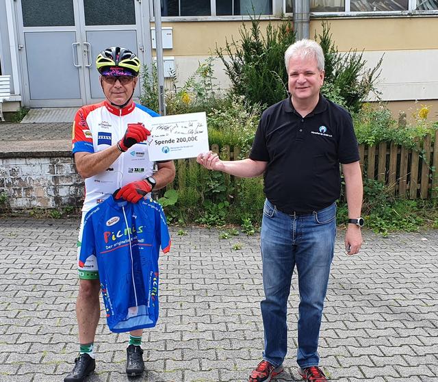 Die Spende der Teilnehmer | Foto: Dieter Deckenbach