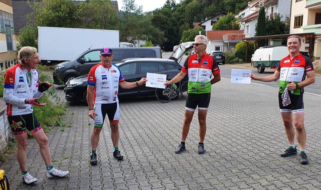 Quint:Essence Capital und Finanzcontor Deckenbach spendeten ebenfalls | Foto: Dieter Deckcenbach