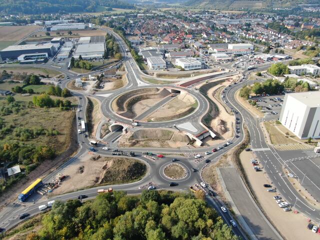 Blick auf den Kreisel aus Richtung Miltenberg. | Foto: News Creativ / Dominik Stapf