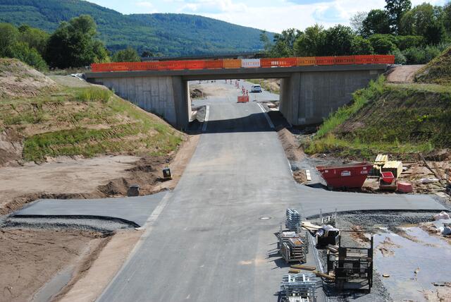 Hier geht es künftig in Richtung Amorbach unter dem Kreisel hindurch. | Foto: Andrea Kaller-Fichtmüller