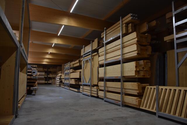 Die Lagerhalle für das Michaelismesse-Festzelt.