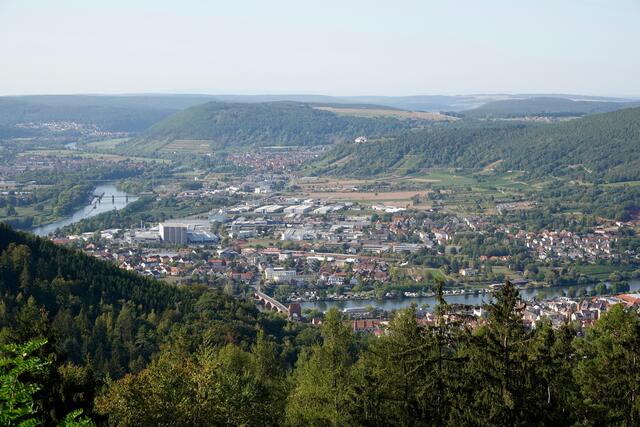 Der Landkreis Miltenberg hat amtlich bestätigt die Inzidenzzahl von 50 Infektionen pro 100.000 Einwohner*innen innerhalb einer Woche überschritten. Die Corona Ampel steht daher auf Rot.