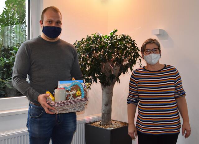 Den 3. Platz erreichte Michael Trabold, hier im Bild mit Redaktionsleitung Sabine Rindsfüsser.