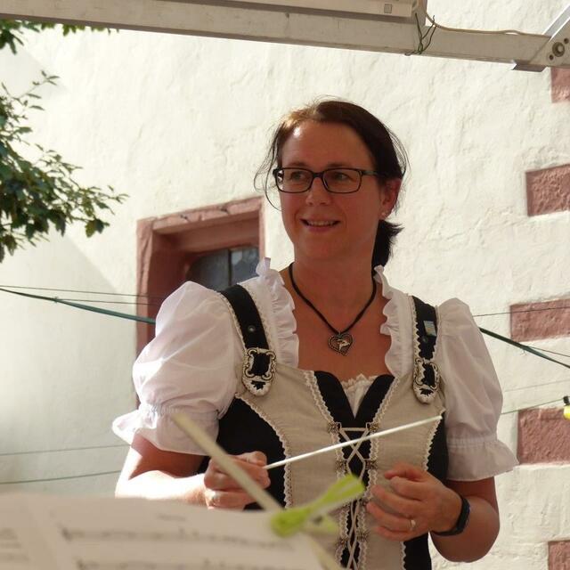 Ines Schwing, Dirigentin Musikverein Röllbach, Instrumentalpädagogin und Leiterin der Bläserklasse.