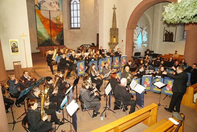 Ein imposantes Konzert spielte der Musikverein Miltenberg in der Stadtpfarrkirche am 15. Dezember 2019. Ob Advents- oder Weihnachtskonzerte in diesem Jahr stattfinden können, ist noch ungewiss. | Foto: Roland Schönmüller